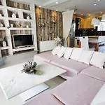 Case de vacanță Kristina With Private Patio *