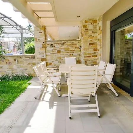 Kristina With Private Patio Hanioti